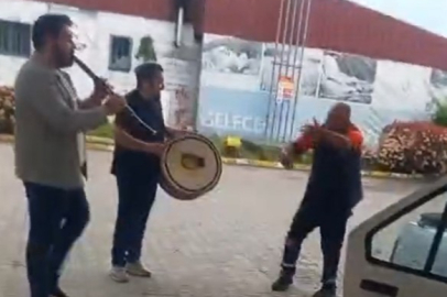 Düzce’de akaryakıt istasyonunda renkli görüntüler: Klarnetçi ve davulcu çaldı, pompacı oynadı