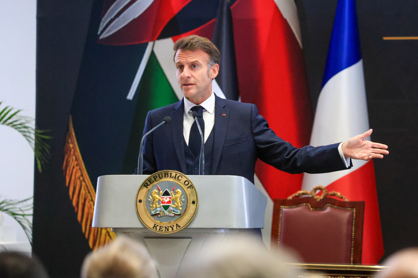 Macron, Cezayir ile ülkesi arasındaki ilişkilerin yeniden başlamasını istiyor