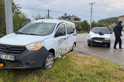 Samsun'da iki otomobilin çarpıştığı kazada 3 kişi yaralandı