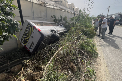 Antalya'da okul servisi şarampole devrildi: 6 öğrenci yaralı