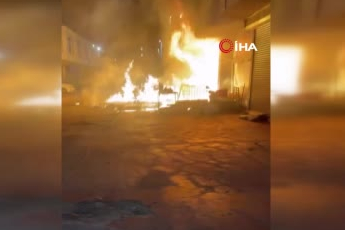 İstanbul Başakşehir'de iş yeri alevlere teslim oldu