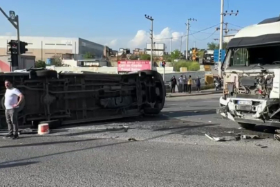 Kocaeli'de tırla çarpışan işçi servisi devrildi: 8 yaralı