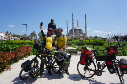 Emekli olduktan sonra Bursa'dan bisikletle Türkiye turuna çıktılar