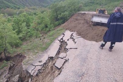 Amasya’da köy yolunda heyelan