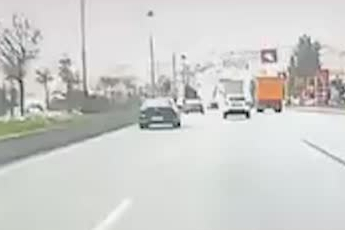 Ankara’da kamyonet otomobile çarptı: 1 yaralı