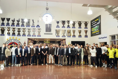 Fenerbahçe Başkanı Sadettin Saran futbolcularla buluştu