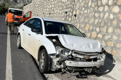 Malatya’da otomobil istinat duvarına çarptı: 1 yaralı