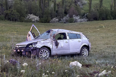Sivas'ta şarampole devrilen otomobildeki 2 kişi yaralandı