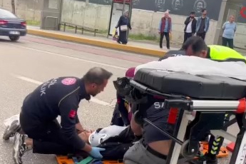 Bursa'da alt geçit yerine yolu kullanan yayaya otomobil çarptı!