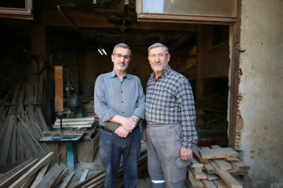 Bursa'da takunyacılığı babadan oğula sürdürüyorlar