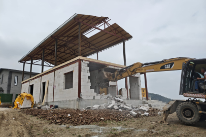 Bursa Nilüfer’de iki kaçak yapı yıkıldı