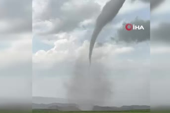 Çorum'da hortum köyü savaş alanına çevirdi...