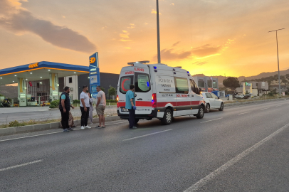 Muğla'da motosiklet otomobile çarptı: 2 yaralı