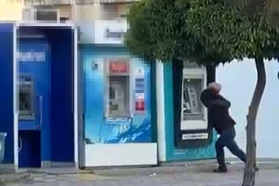 Adana'da ATM'ye taşlı saldırı kamerada