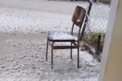 Bursa’da ceviz büyüklüğünde dolu yağdı! Camlar kırılma noktasına geldi