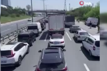 İstanbul Esenyurt’ta tır ile akaryakıt tankeri kazaya karıştı