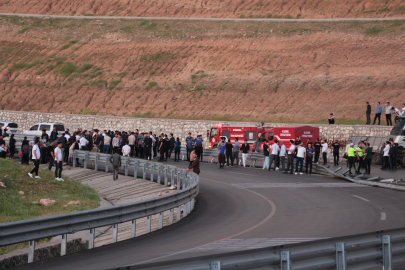 Şırnak Cizre’de peş peşe kazalardan sonra vatandaşlar karayolunu ulaşıma kapattı