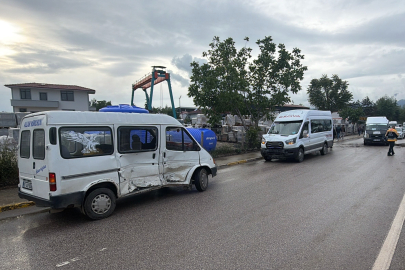 Tokat Erbaa'da iki servis minibüsü çarpıştı: 10 yaralı