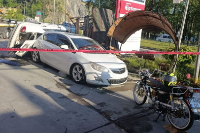 Zonguldak'ta takla atan otomobil bankta oturan iki kardeşe çaptı: 6 yaralı