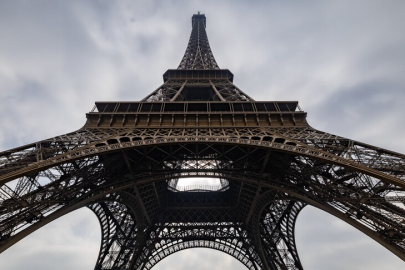 Paris'te Eyfel Kulesi'nde Filistin bayrağı açan 6 kişi gözaltına alındı