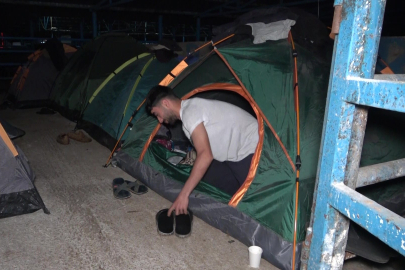 Bursa hayvan pazarında kurbanlık mesaisi: Besiciler 24 saat nöbette