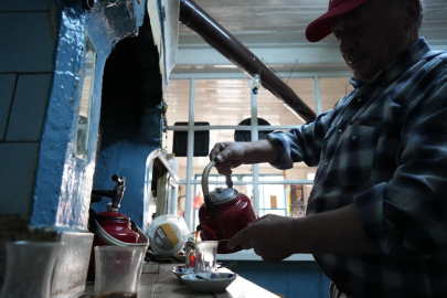 85 yıllık çay ocağı geleneği: Para sorulmuyor, temizlik kül ile yapılıyor!