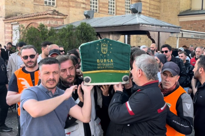 Bursa'da motosiklet kazasında hayatını kaybeden sanatçı son yolculuğuna uğurlandı
