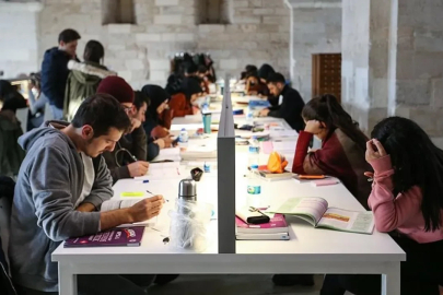 Bakan Işıkhan duyurdu! Üniversite öğrencilerine 10 milyar lira harçlık ödendi