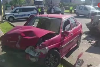 Bursa'da kavşakta 4 araç birbirine girdi! Ölü ve yaralılar var