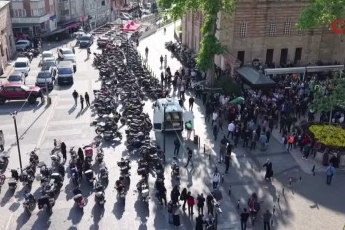 Bursa'da motosiklet kazasında hayatını kaybeden sanatçı son yolculuğuna uğurlandı