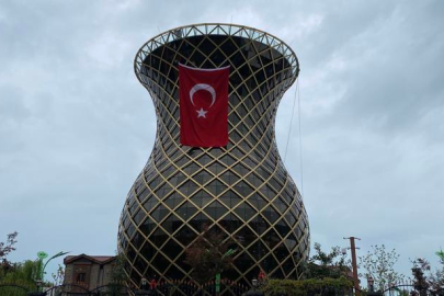 Dev çay bardağında dağcılardan TürK bayraklı 19 Mayıs gösterisi