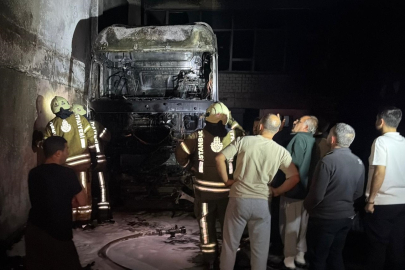 İstanbul Başakşehir'de tırda başlayıp iş yerine sıçrayan yangın hasara yol açtı