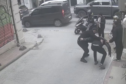 İstanbul Beyoğlu’nda kaldırımda yürürken başına cam düştü; 7 dikiş atıldı