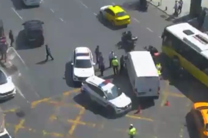 İstanbul Dolmabahçe’de minibüsün çarptığı kadın trafik polisi ağır yaralandı