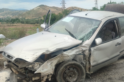 İzmir'de otomobillerin çarpıştığı kazada 2'si çocuk 8 kişi yaralandı