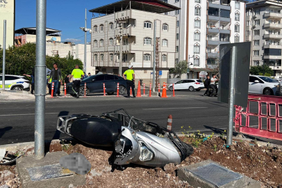 Kamyonet ile motosiklet çarpıştı: 3 yaralı