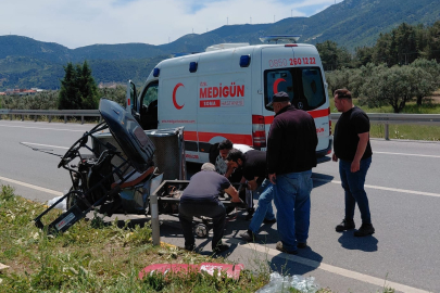 Manisa'da tırla çarpışan elektrikli motosikletteki aynı aileden 1 kişi öldü, 4 kişi yaralandı