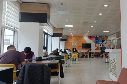 Rize'de YKS adayları resmi tatilde kütüphane mağduriyeti yaşadı