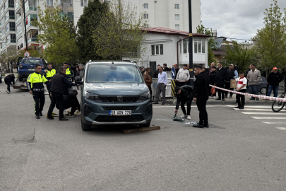 Sivas'ta hafif ticari araç ile otomobilin çarpıştığı kazada 7 kişi yaralandı