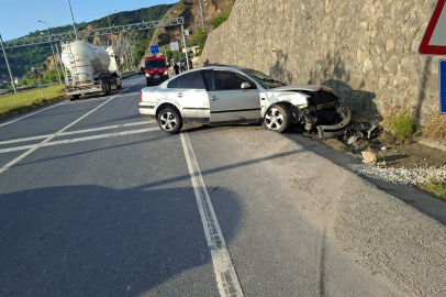 Zonguldak'ta alkollü otomobil, sürücüsü duran otomobile çarptı: 5 yaralı