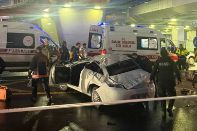 Ankara’da kontrolden çıkan otomobil Sıhhiye Köprüsü'nden alt yola düştü