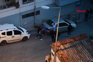 Aydın Kuşadası'nda araçlara zarar veren alkollü kişi gözaltına alındı