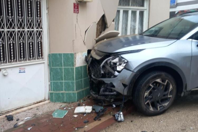 Bursa’da korku dolu anlar: Cip eve daldı!