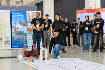 Bursa'daki 143 yıllık lisenin öğrencileri robot yarışmasında dünya 2’ncisi oldu