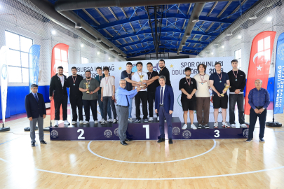 Bursa Uludağ Üniversitesi Spor Oyunları’nda şampiyonlar kürsüye çıktı