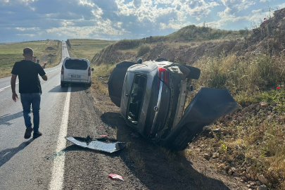Şırnak'ta SUV tipi araç ile otomobilin çarpıştığı kazada 2 kişi yaralandı