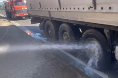 Antalya'da tırın balatalarından çıkan dumana yangın tüpüyle müdahale etti