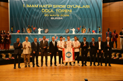 Bursa'da İmam Hatip Spor Oyunları'nda dereceye giren öğrenciler ödüllendirildi
