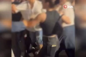 Bursa'da Poizi konserinde kavga! Tekme ve yumruklar havada uçuştu