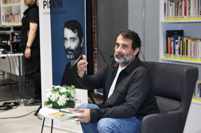 Bursa Nilüfer'de “Sanatçılar Sennur Sezer Okuyor” etkinliğinin konuğu Arif Pişkin oldu